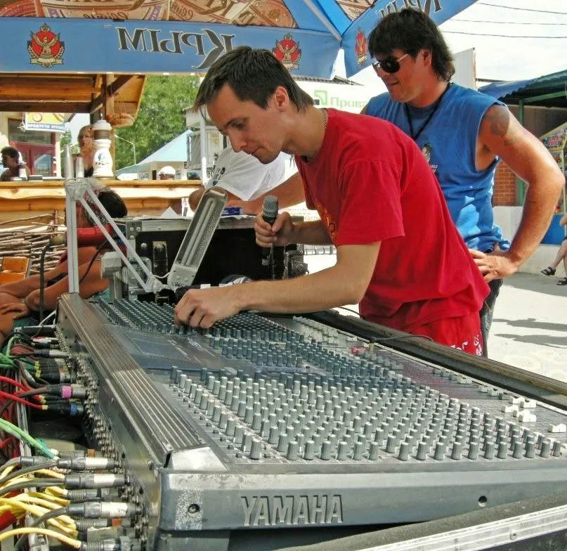 Rost Radchenko is mixing a live gig